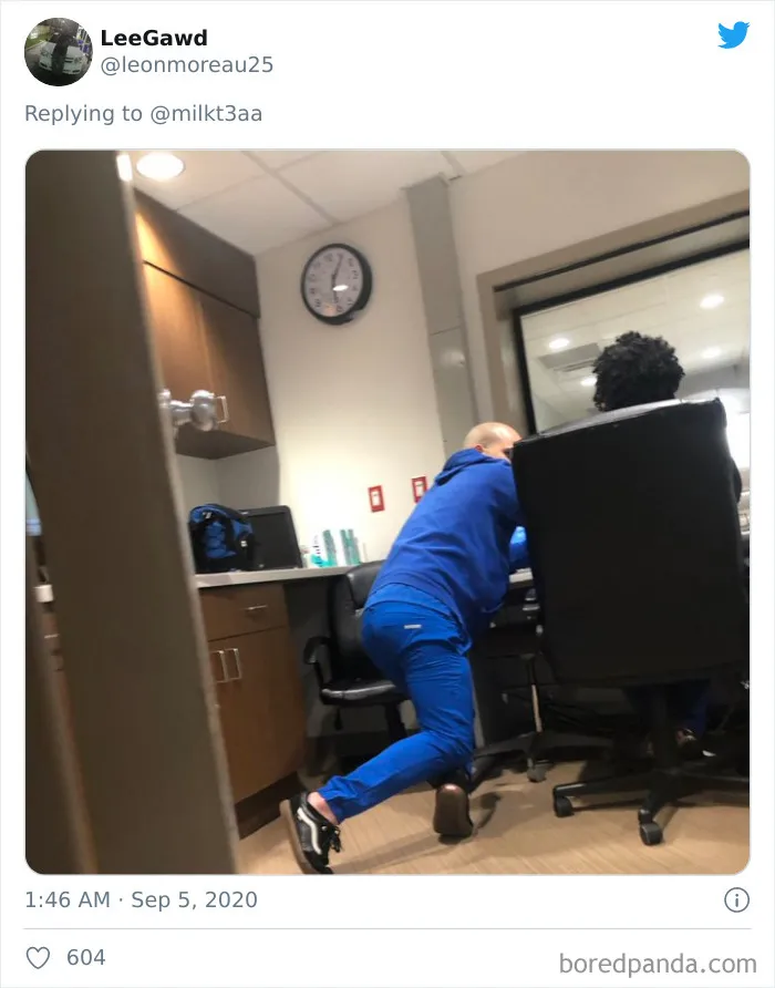 Students Are Sharing Pics Of Teachers Leaning Over And Sitting In The Weirdest Positions In Class (26 Tweets)