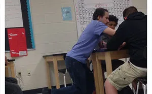 Students Are Sharing Pics Of Teachers Leaning Over And Sitting In The Weirdest Positions In Class (26 Tweets)