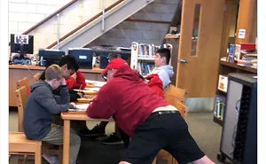 Students Are Sharing Pics Of Teachers Leaning Over And Sitting In The Weirdest Positions In Class (26 Tweets)