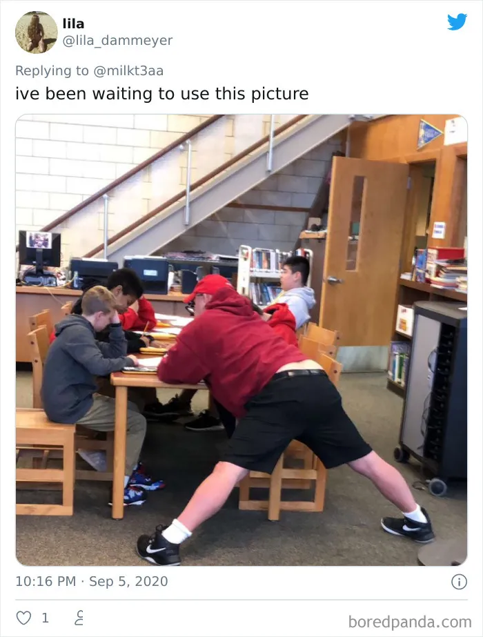 Students Are Sharing Pics Of Teachers Leaning Over And Sitting In The Weirdest Positions In Class (26 Tweets)
