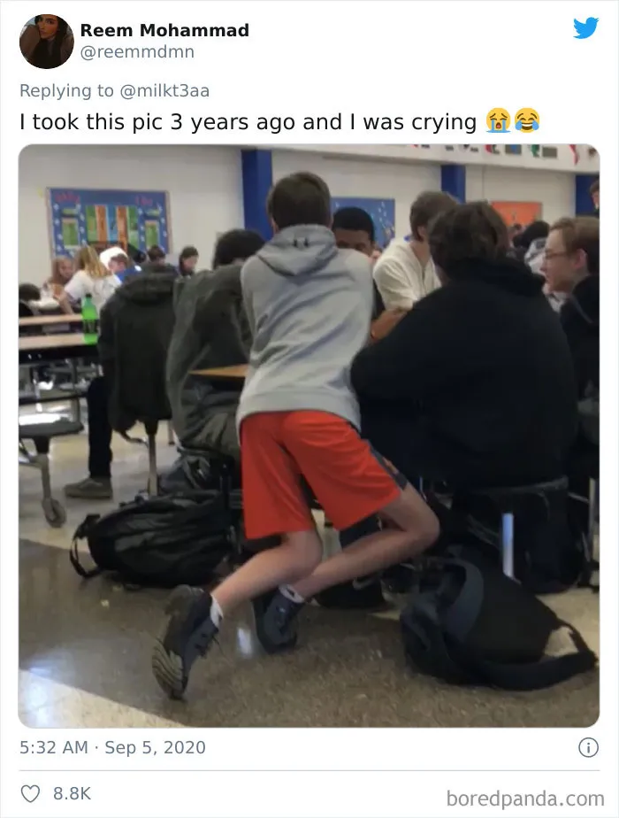 Students Are Sharing Pics Of Teachers Leaning Over And Sitting In The Weirdest Positions In Class (26 Tweets)