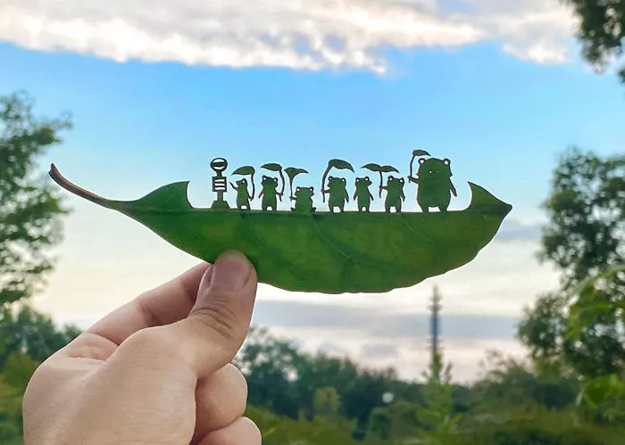 Japanese Artist Made These 30 Cute Vignettes From Leaves