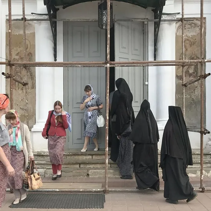 Photographer Reveals Peculiarities Of Russian Daily Life In A Unique Way