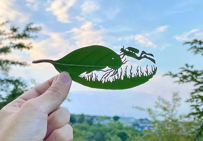 Japanese Artist Made These 30 Cute Vignettes From Leaves