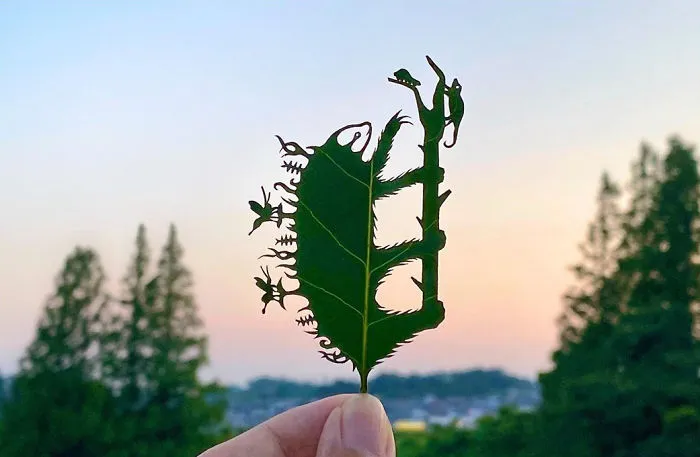 Japanese Artist Made These 30 Cute Vignettes From Leaves