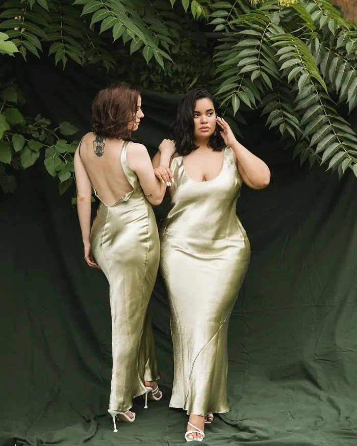 Two Friends Show How The Same Outfit Looks On Their Different Body Types (33 New Pics)