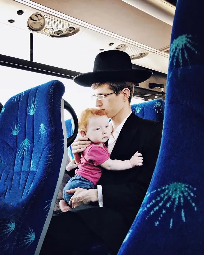 Woman Uses Her iPhone To Capture Portraits Of Strangers On Her Daily Commute To Work, And The Result Is Impressive (30 Pics)