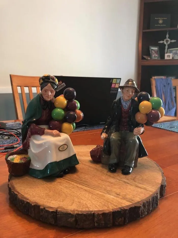 Cuando mis padres murieron, ninguno de sus hijos quería la figurita de la dama de los globos, y me la quedé yo