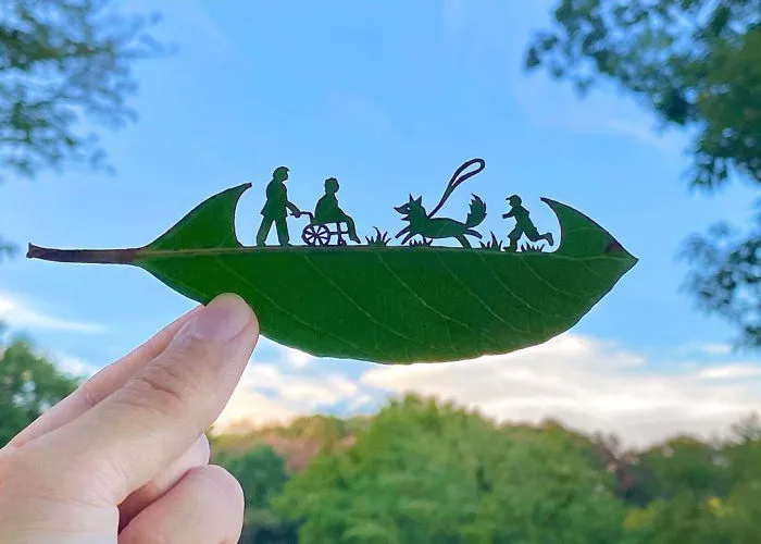 Japanese Artist Made These 30 Cute Vignettes From Leaves