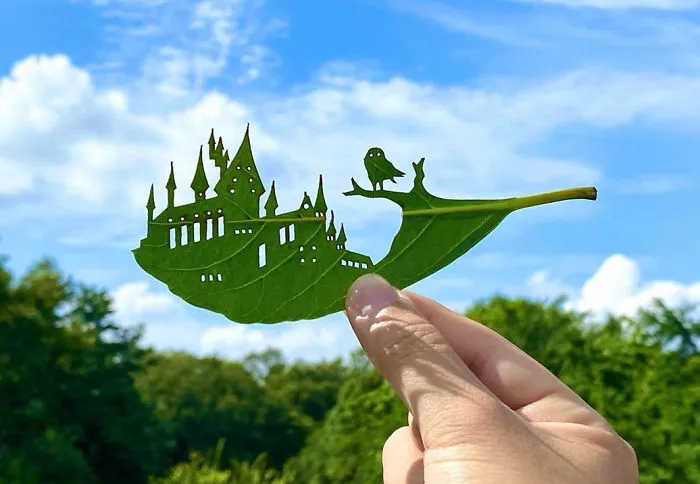 Japanese Artist Made These 30 Cute Vignettes From Leaves