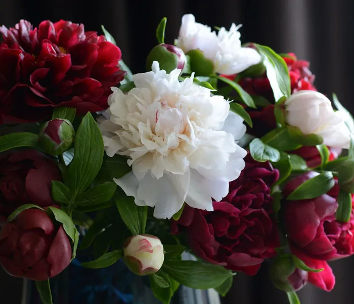 Woman Works As Hydraulics Engineer, But Leaves For Maternity Leave And Starts Making Realistic Porcelain Flowers