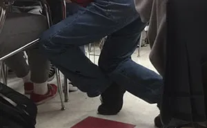 Students Are Sharing Pics Of Teachers Leaning Over And Sitting In The Weirdest Positions In Class (26 Tweets)