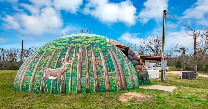 This Is How A $2.25M House That's Built Underground Looks (24 Pics)