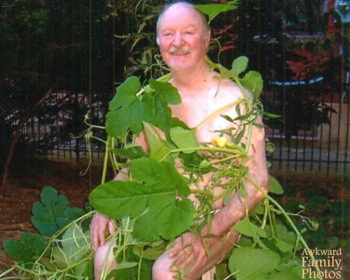 People Submit Their Most Awkward Family Pics To This Instagram Account, And Here Are 50 Of The Funniest Ones