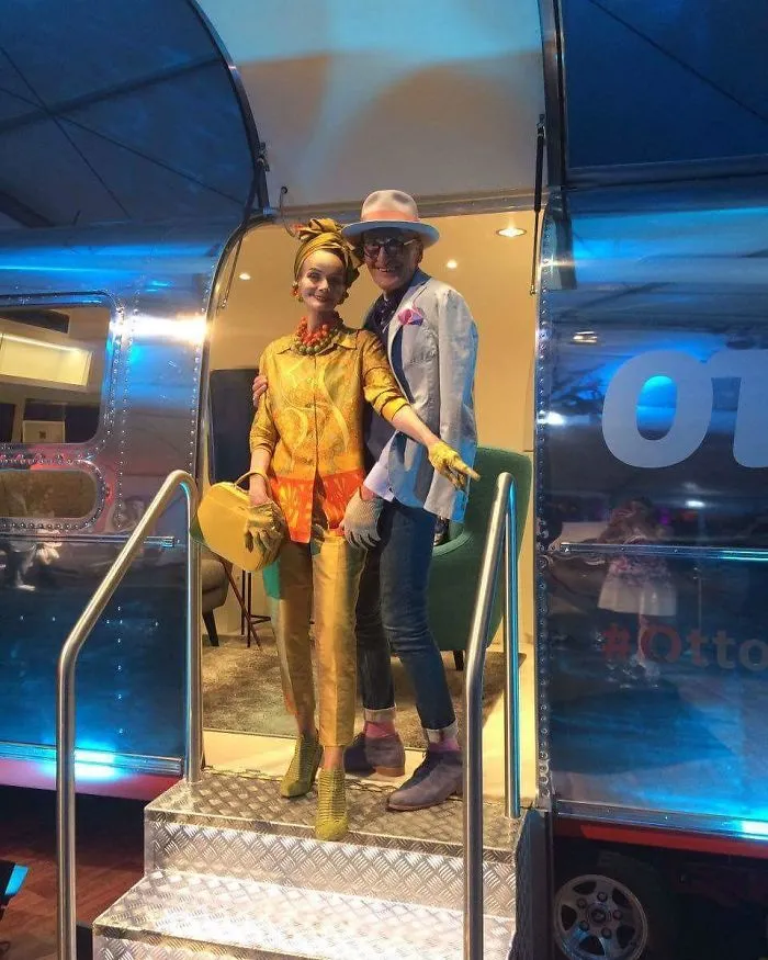 Esta anciana pareja alemana causa sensación cada vez que sale a la calle (30 fotos)