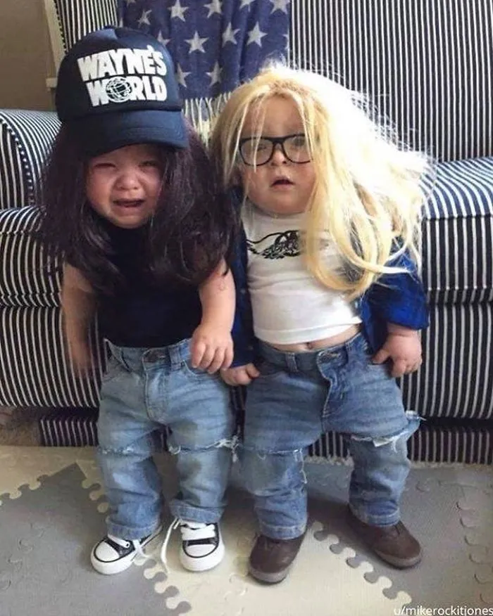 People Submit Their Most Awkward Family Pics To This Instagram Account, And Here Are 50 Of The Funniest Ones