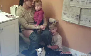 People Submit Their Most Awkward Family Pics To This Instagram Account, And Here Are 50 Of The Funniest Ones