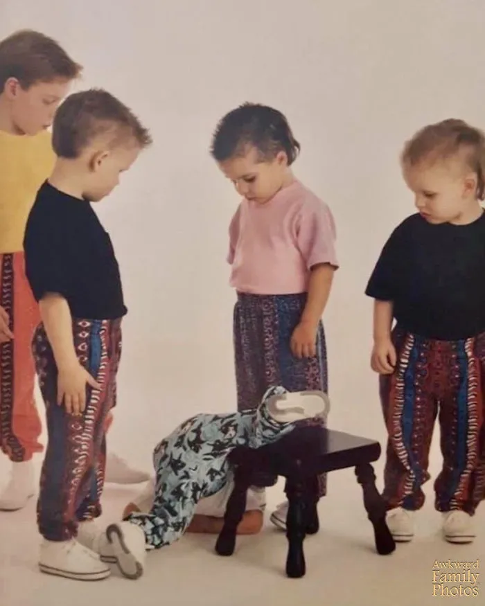 People Submit Their Most Awkward Family Pics To This Instagram Account, And Here Are 50 Of The Funniest Ones