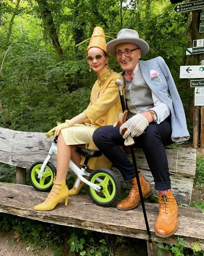 Esta anciana pareja alemana causa sensación cada vez que sale a la calle (30 fotos)