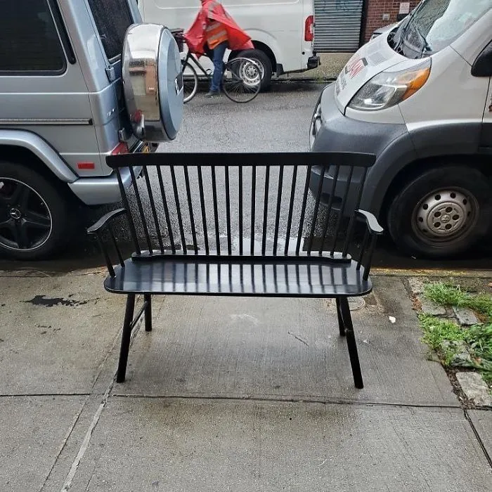 Cute!!!! Astoria! 27th Ave Btween 21st St And 18th! Someone Save From The Rain!