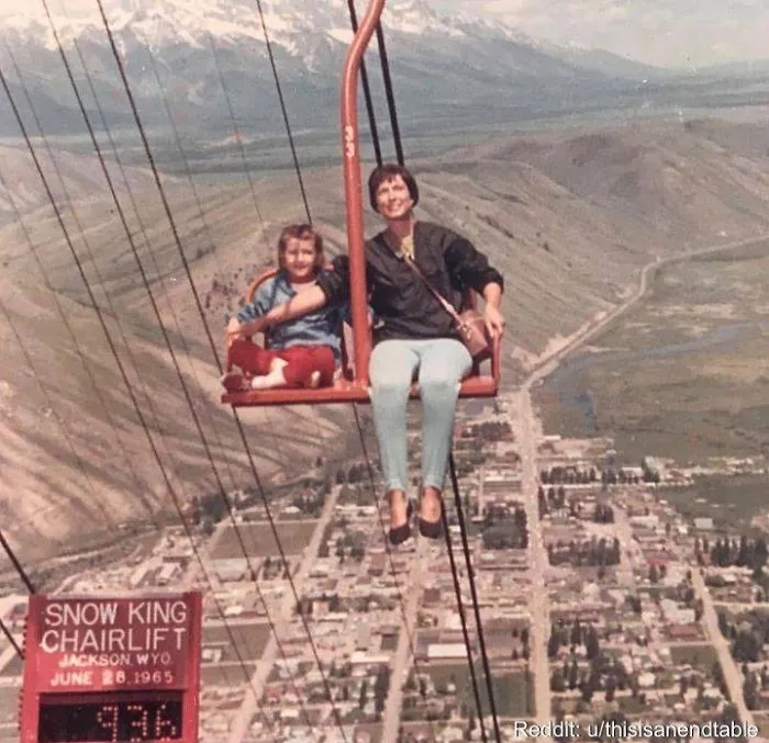 La gente envía sus fotos familiares más extrañas y graciosas a esta cuenta de Instagram, y aquí tienes 50 de las más divertidas