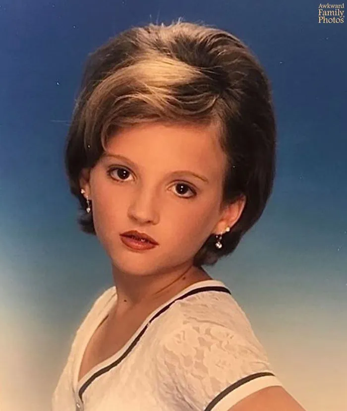 People Submit Their Most Awkward Family Pics To This Instagram Account, And Here Are 50 Of The Funniest Ones