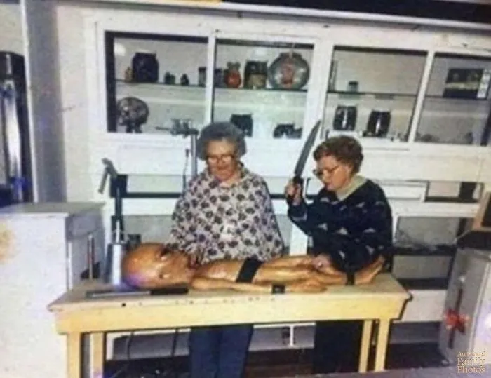 People Submit Their Most Awkward Family Pics To This Instagram Account, And Here Are 50 Of The Funniest Ones