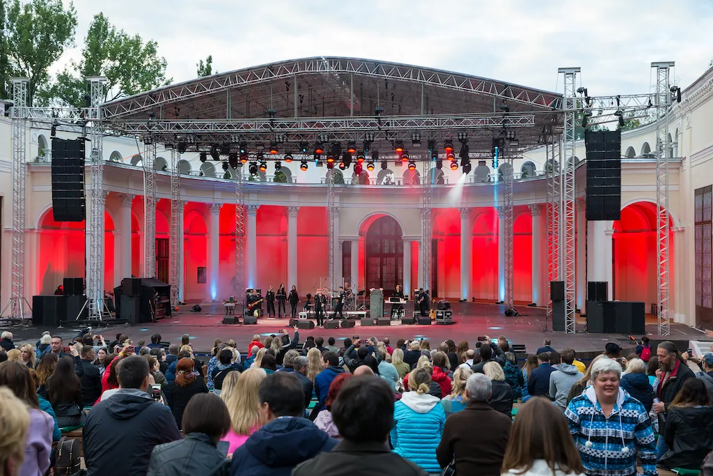 Moscow’s Open-Air Green Theater In Vdnh Overcomes Turbulent History To Shine Again