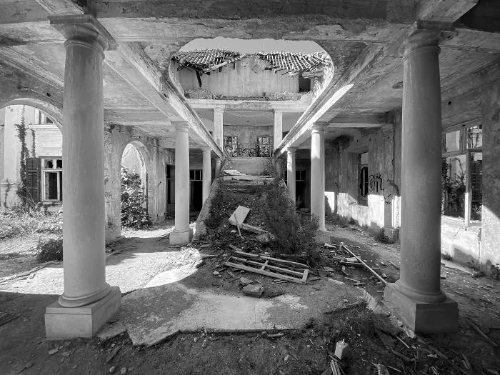 I Photograph Luxury Hotels That Were Abandoned After The Yugoslavia War (32 Pics)