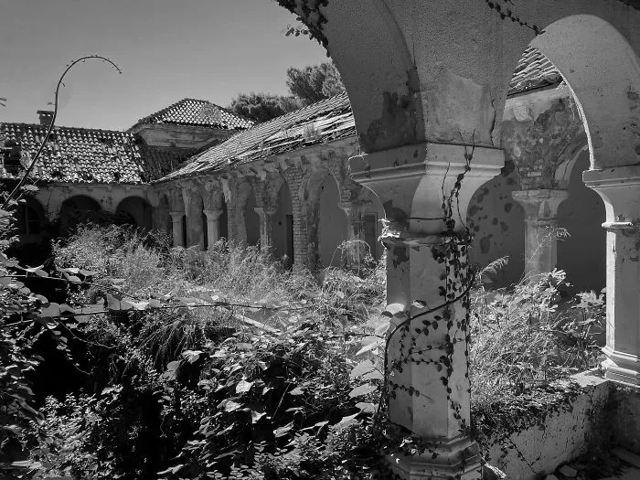 I Photograph Luxury Hotels That Were Abandoned After The Yugoslavia War (32 Pics)