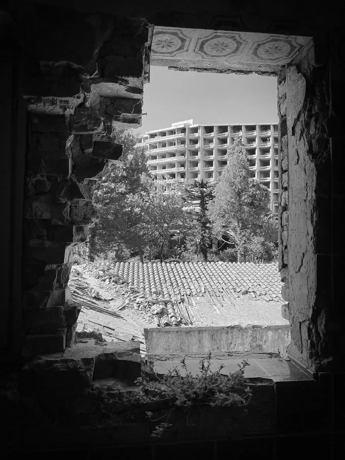 I Photograph Luxury Hotels That Were Abandoned After The Yugoslavia War (32 Pics)