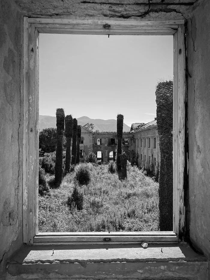 I Photograph Luxury Hotels That Were Abandoned After The Yugoslavia War (32 Pics)