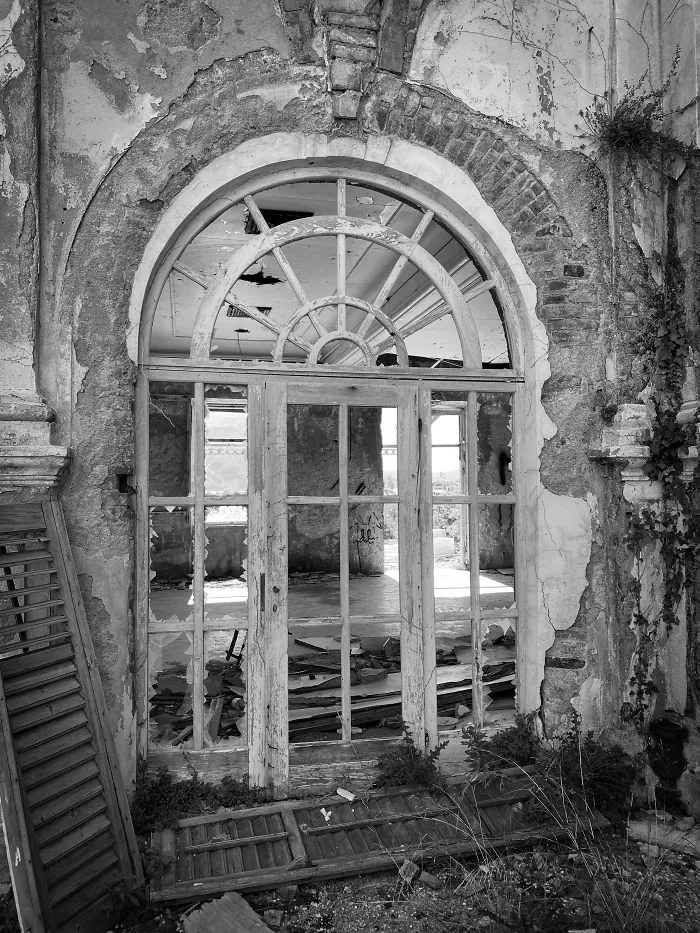 I Photograph Luxury Hotels That Were Abandoned After The Yugoslavia War (32 Pics)