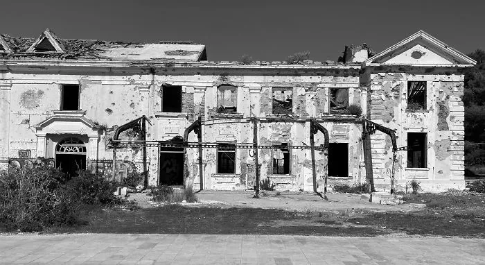 I Photograph Luxury Hotels That Were Abandoned After The Yugoslavia War (32 Pics)