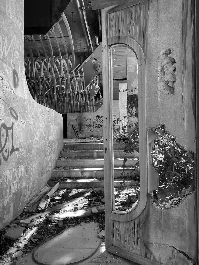 I Photograph Luxury Hotels That Were Abandoned After The Yugoslavia War (32 Pics)