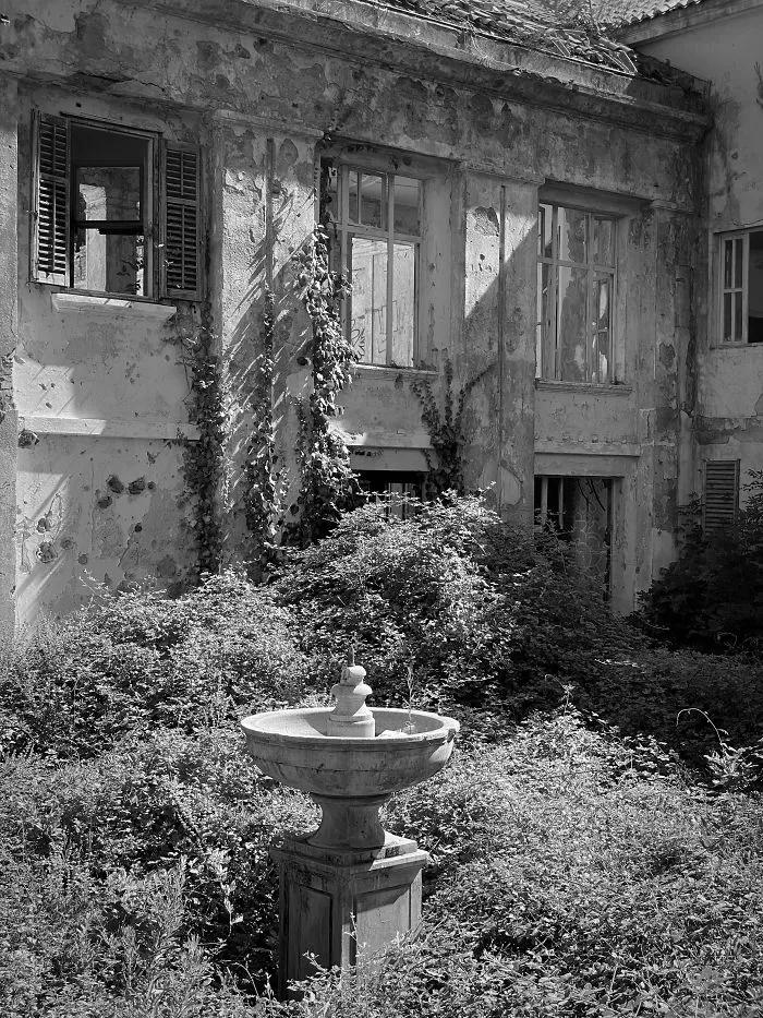 I Photograph Luxury Hotels That Were Abandoned After The Yugoslavia War (32 Pics)