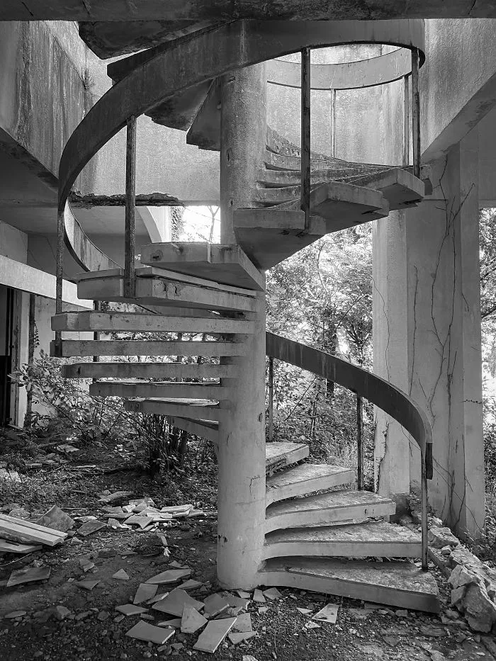 I Photograph Luxury Hotels That Were Abandoned After The Yugoslavia War (32 Pics)