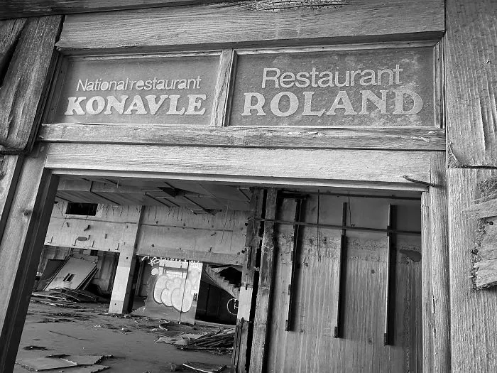 I Photograph Luxury Hotels That Were Abandoned After The Yugoslavia War (32 Pics)