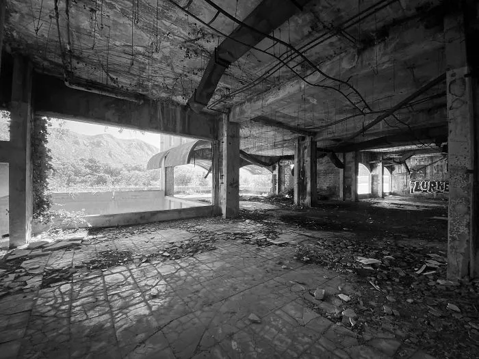 I Photograph Luxury Hotels That Were Abandoned After The Yugoslavia War (32 Pics)