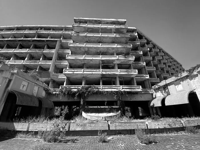 I Photograph Luxury Hotels That Were Abandoned After The Yugoslavia War (32 Pics)