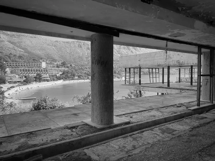 I Photograph Luxury Hotels That Were Abandoned After The Yugoslavia War (32 Pics)