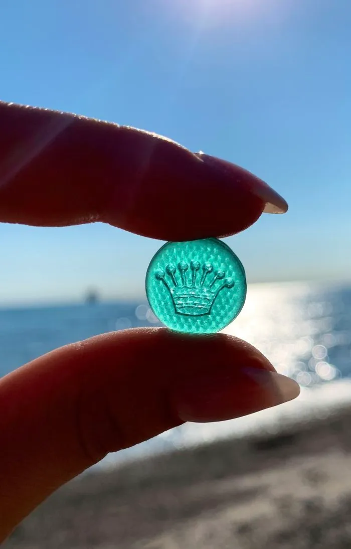 Tiny Glass Piece With A Crown Design