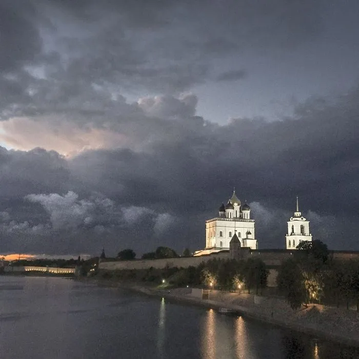 Photographer Reveals Peculiarities Of Russian Daily Life In A Unique Way