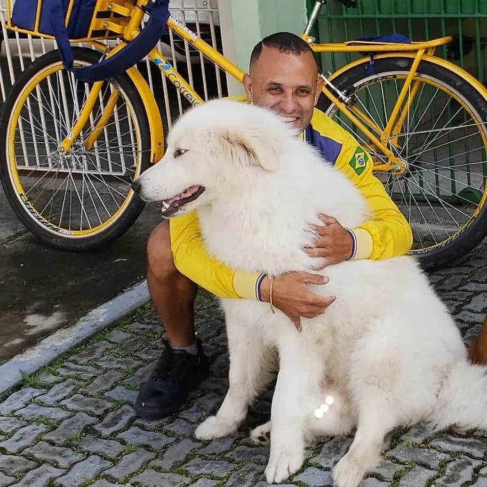 Mailman Takes Selfies With Every Animal That He Befriends While On His Job (30 Pics)