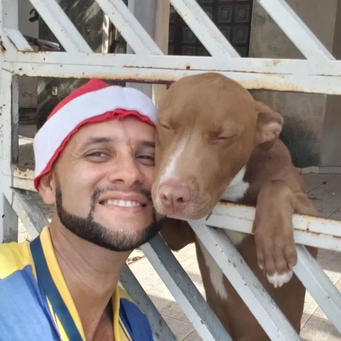 Este cartero se hace selfies con todos los animales que conoce mientras trabaja (30 fotos)