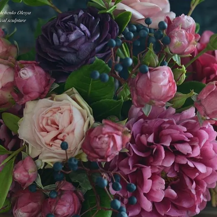 Woman Works As Hydraulics Engineer, But Leaves For Maternity Leave And Starts Making Realistic Porcelain Flowers