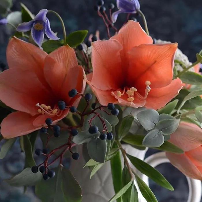Woman Works As Hydraulics Engineer, But Leaves For Maternity Leave And Starts Making Realistic Porcelain Flowers
