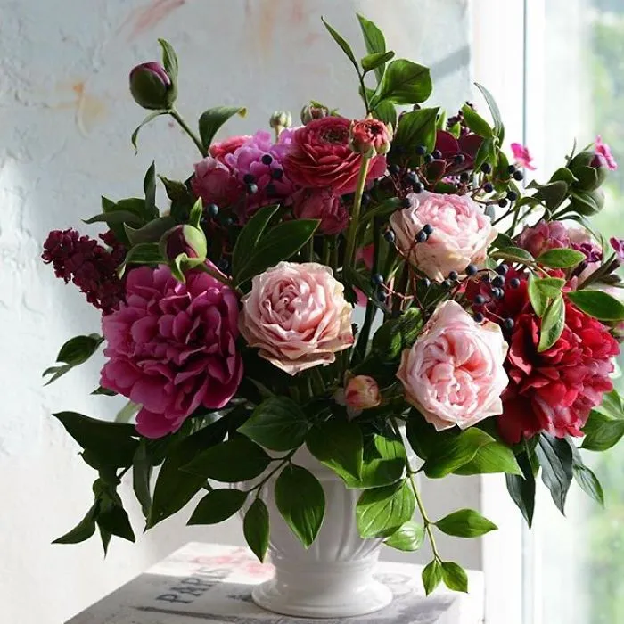 Woman Works As Hydraulics Engineer, But Leaves For Maternity Leave And Starts Making Realistic Porcelain Flowers