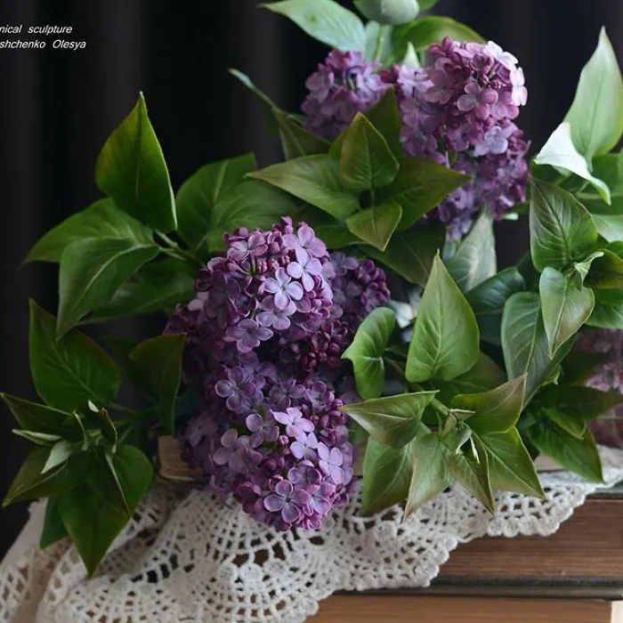 Woman Works As Hydraulics Engineer, But Leaves For Maternity Leave And Starts Making Realistic Porcelain Flowers