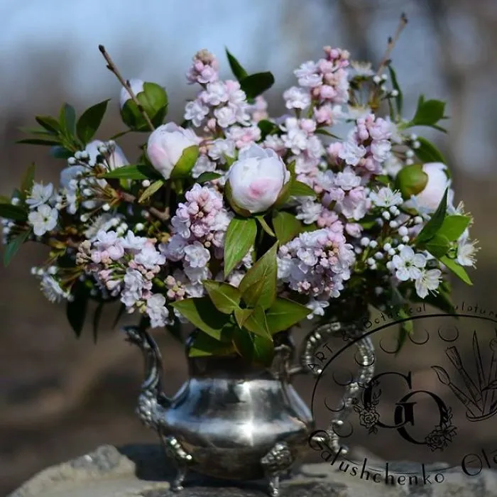 Woman Works As Hydraulics Engineer, But Leaves For Maternity Leave And Starts Making Realistic Porcelain Flowers
